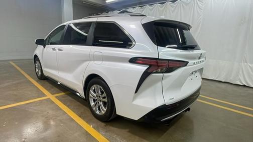 2023 Toyota Sienna Platinum 7 Passenger