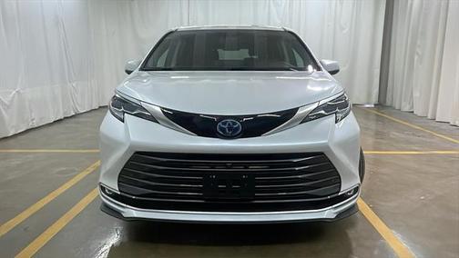 2023 Toyota Sienna Platinum 7 Passenger