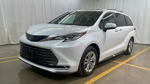 2023 Toyota Sienna Platinum 7 Passenger