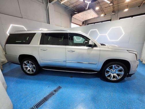 Radiant Silver Metallic 2015 Cadillac Escalade ESV Luxury