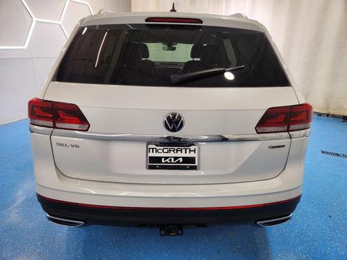 Opal White Pearl Effect 2023 Volkswagen Atlas 3.6L SEL