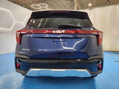 Dark Ocean Blue / White Roof 2024 Kia Seltos S