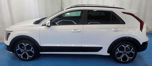 Snow White Pearl 2025 Kia Niro EX Touring
