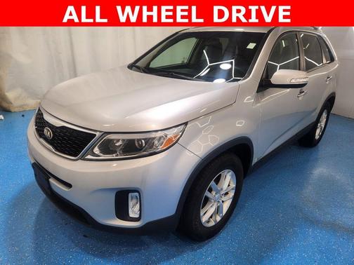 Bright Silver 2014 Kia Sorento LX