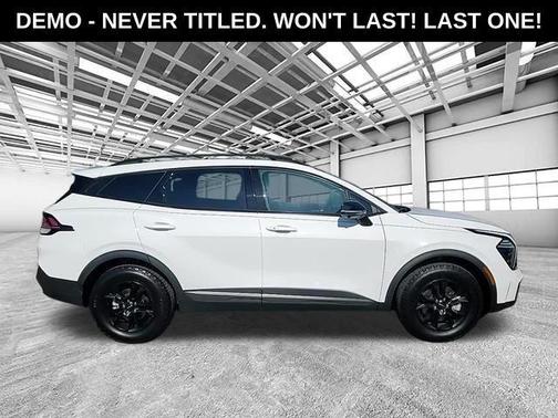 Glacial White Pearl 2024 Kia Sportage X-Pro Prestige