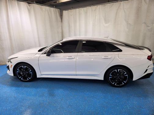 Glacial White Pearl 2024 Kia K5 GT-Line