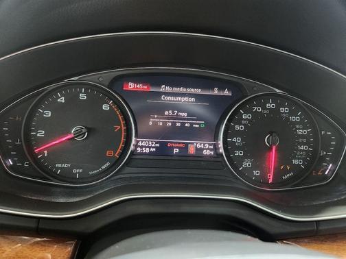 Mythos Black Metallic 2022 Audi Q5 45 S line quattro Premium