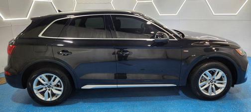 Mythos Black Metallic 2022 Audi Q5 45 S line quattro Premium