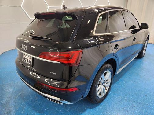 Mythos Black Metallic 2022 Audi Q5 45 S line quattro Premium