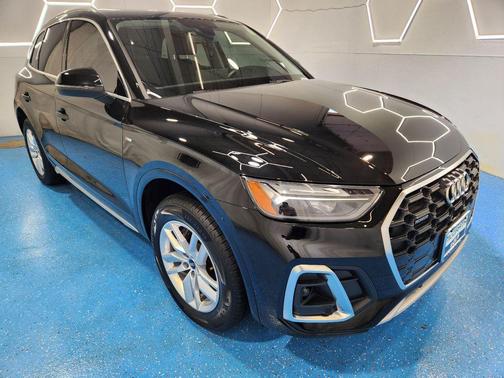 Mythos Black Metallic 2022 Audi Q5 45 S line quattro Premium