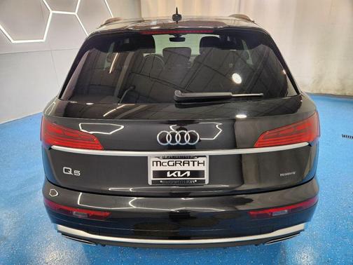Mythos Black Metallic 2022 Audi Q5 45 S line quattro Premium