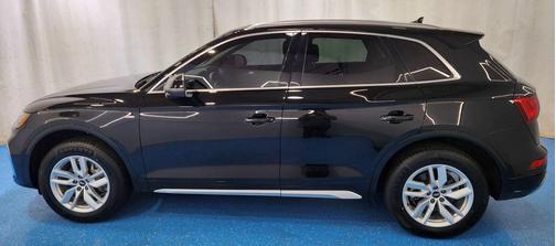 Mythos Black Metallic 2022 Audi Q5 45 S line quattro Premium