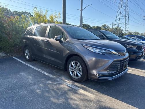 2024 Toyota Sienna Limited 7-Passenger