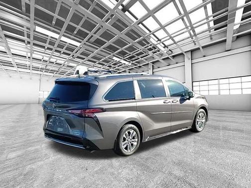 2024 Toyota Sienna Limited 7-Passenger