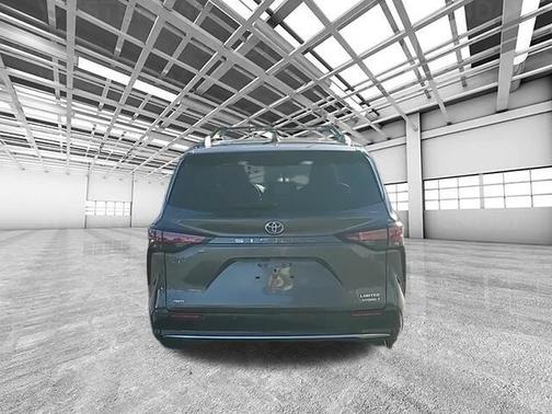2024 Toyota Sienna Limited 7-Passenger