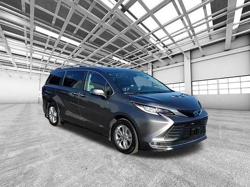 2024 Toyota Sienna Limited 7-Passenger