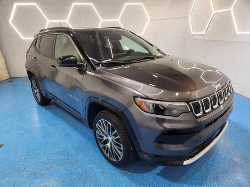 Granite Crystal Clearcoat Metallic 2023 Jeep Compass Limited