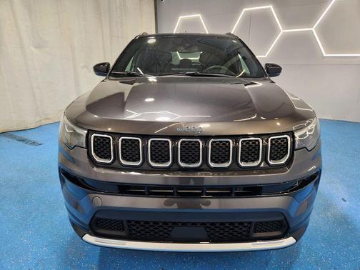 Granite Crystal Clearcoat Metallic 2023 Jeep Compass Limited