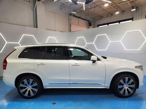 2022 Volvo XC90 Recharge Plug-In Hybrid T8 Inscription Extended Range 6P