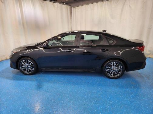 Aurora Black Pearl 2024 Kia Forte GT-Line