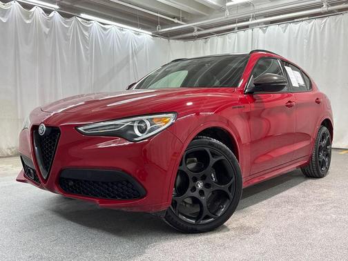 Rosso 2023 Alfa Romeo Stelvio Ti