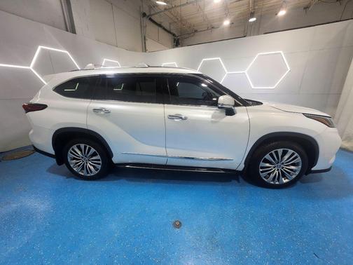 2022 Toyota Highlander Platinum