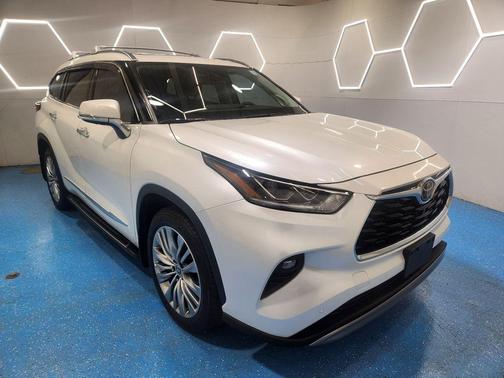 2022 Toyota Highlander Platinum