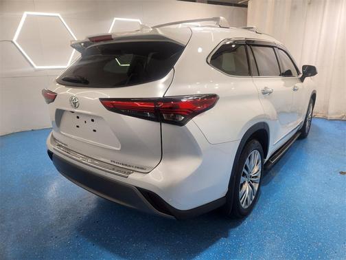 2022 Toyota Highlander Platinum