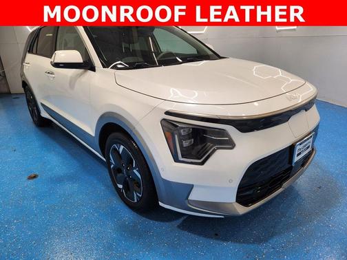 Snow White Pearl 2023 Kia Niro EV Wave