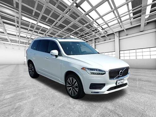 2021 Volvo XC90 T6 Momentum