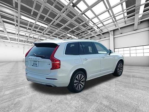 2021 Volvo XC90 T6 Momentum