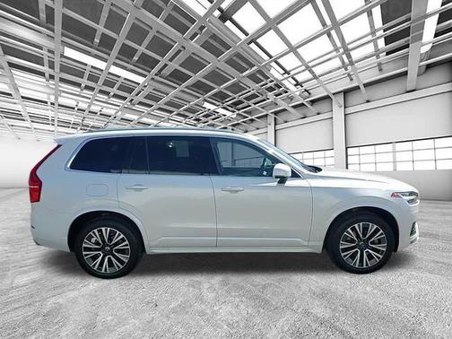 2021 Volvo XC90 T6 Momentum