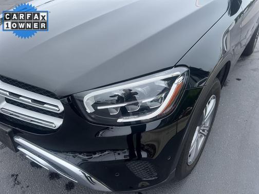 Black 2022 Mercedes-Benz GLC 300 4MATIC