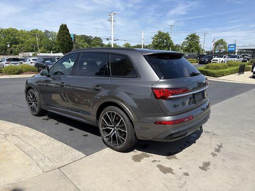 Samurai Gray Metallic 2021 Audi Q7 55 Prestige