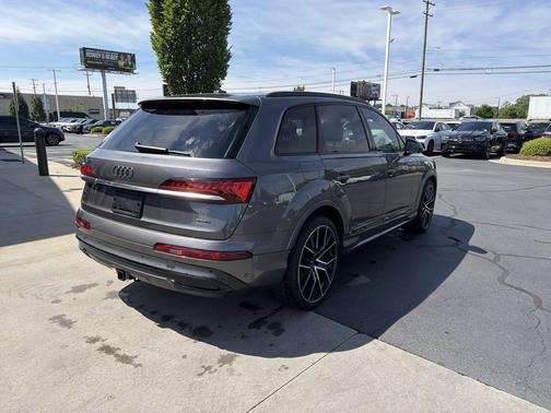 Samurai Gray Metallic 2021 Audi Q7 55 Prestige