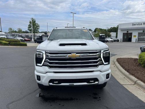 Summit White 2024 Chevrolet Silverado 2500 High Country