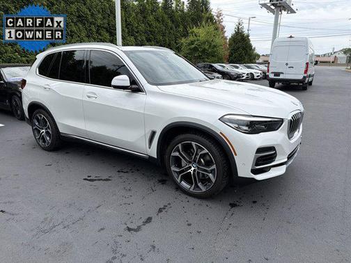 Mineral White Metallic 2023 BMW X5 sDrive40i