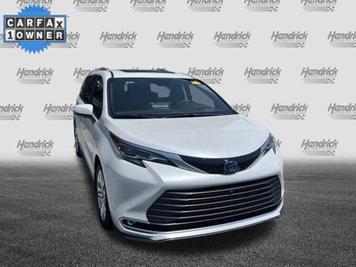 2024 Toyota Sienna Platinum 7 Passenger