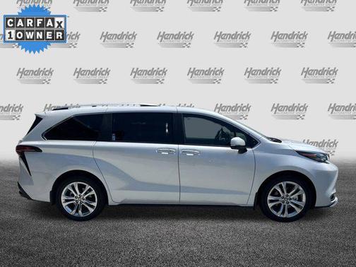 2024 Toyota Sienna Platinum 7 Passenger