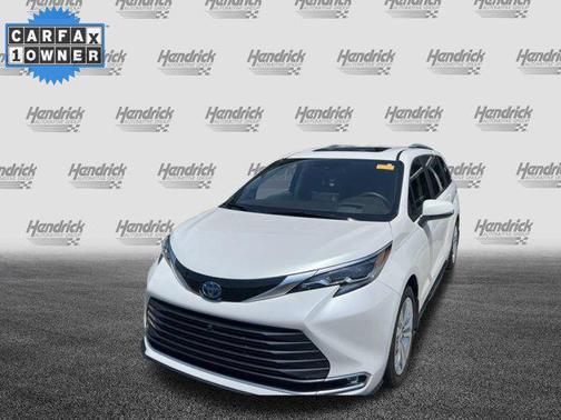 2024 Toyota Sienna Platinum 7 Passenger