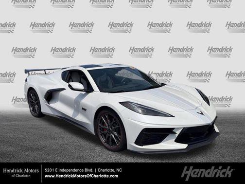 White Pearl Metallic Tricoat 2023 Chevrolet Corvette Stingray w/3LT