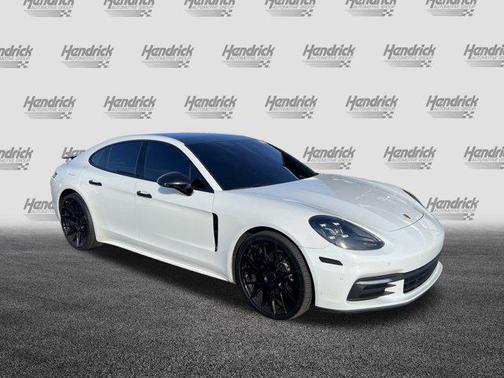 2017 Porsche Panamera 4