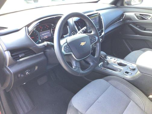 Radiant Red Tintcoat 2023 Chevrolet Traverse LT Cloth