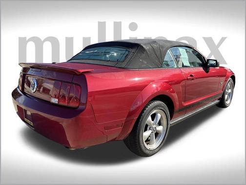 2007 Ford Mustang Deluxe