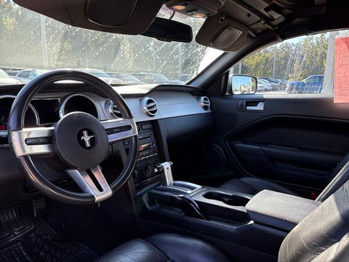 2007 Ford Mustang Deluxe