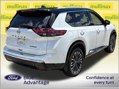 Everest White Pearl/Super Black 2024 Nissan Rogue Platinum