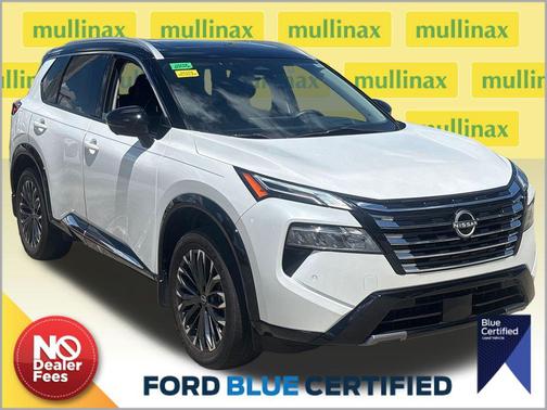 Everest White Pearl/Super Black 2024 Nissan Rogue Platinum
