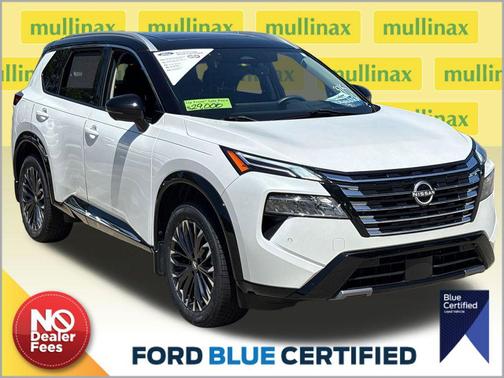 Everest White Pearl/Super Black 2024 Nissan Rogue Platinum