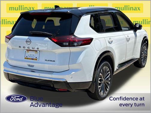 Everest White Pearl/Super Black 2024 Nissan Rogue Platinum