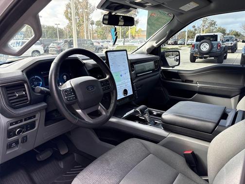 2024 Ford F-150 Lightning Flash